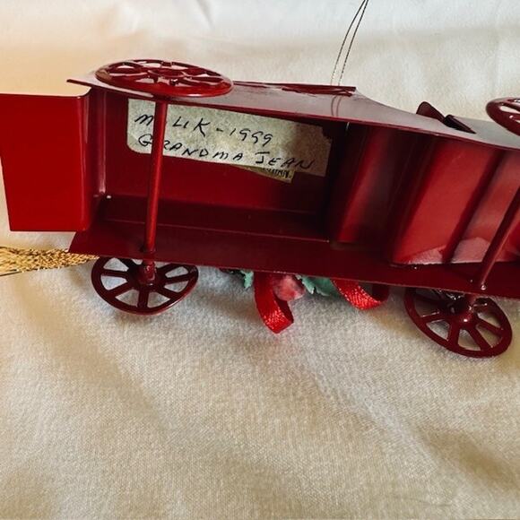 VTG Metal Red Fire Truck w/Ladder Flower Bow Ornament Christmas Holiday - Picture 5 of 14